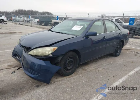 2005 Toyota Camry Le z USA, uszkodzony, nr VIN 4T1BE32K45U041723